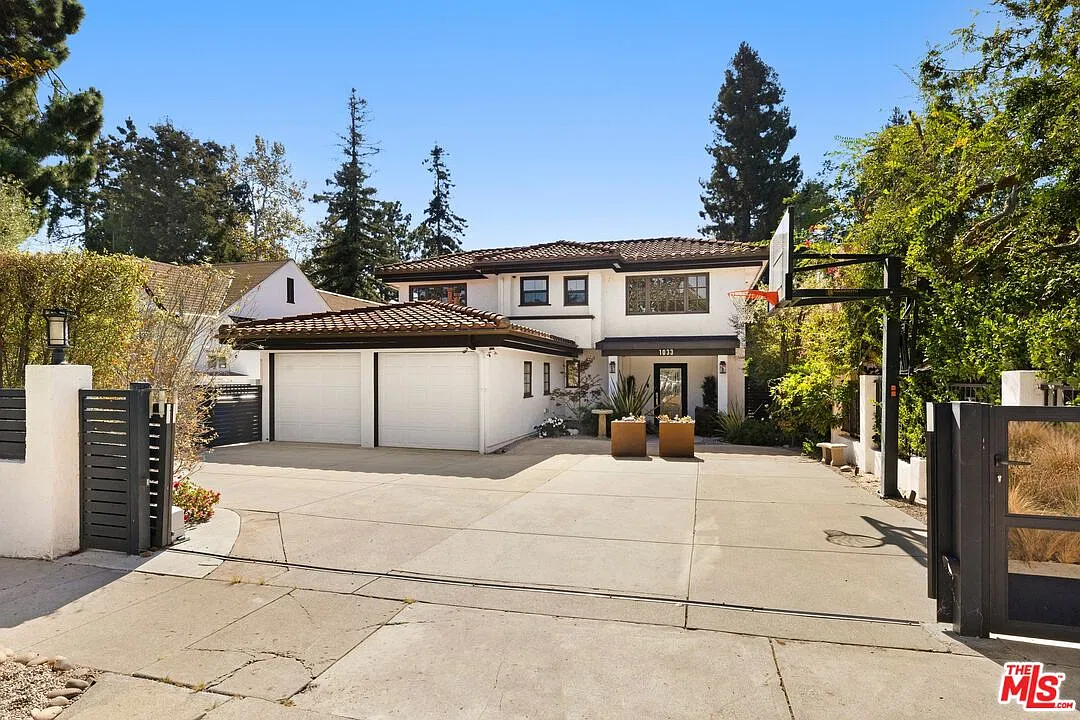 5 bed, 5.0 bath, 4206 sqft, $24,000 — Photo 2