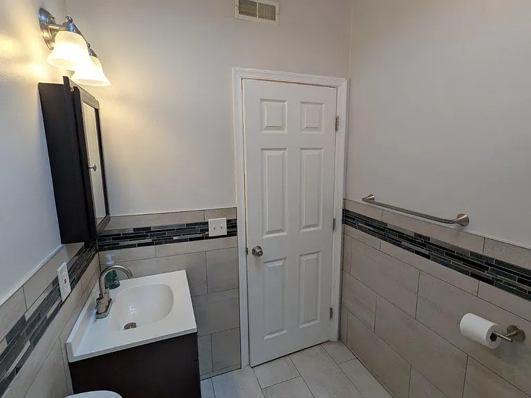 5933 Trinity St #2 — Photo 18