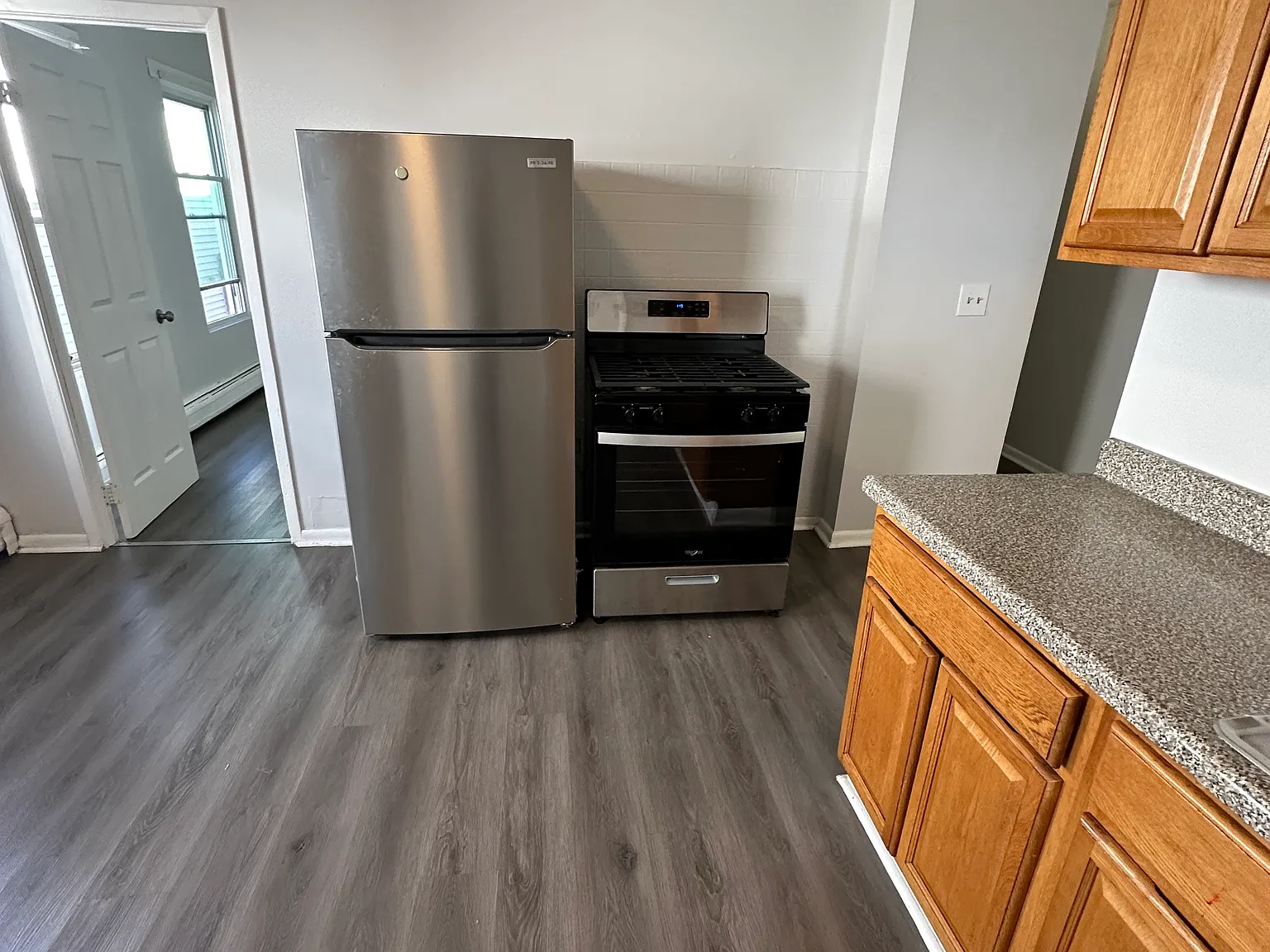 2 bed, 1000 sqft, $1,799 — Photo 2