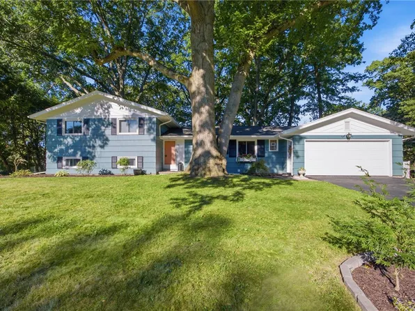 27 Kimberly Rd, Pittsford, NY 14534