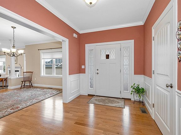 5th image of 12 Fox Hill Ln #12