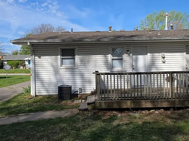826-830 S Link Ave — Photo 5