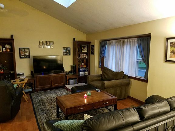 3rd image of 11R Lancelot Dr