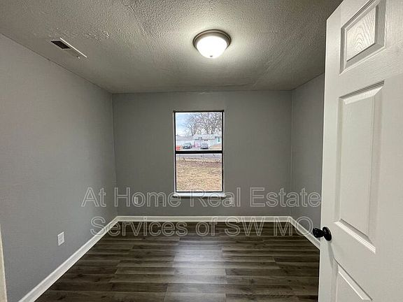 5th image of 2826 W Olive St