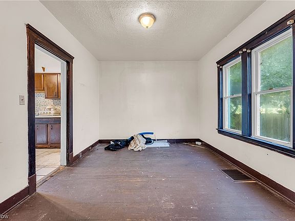 5th image of 6707 Fir Ave