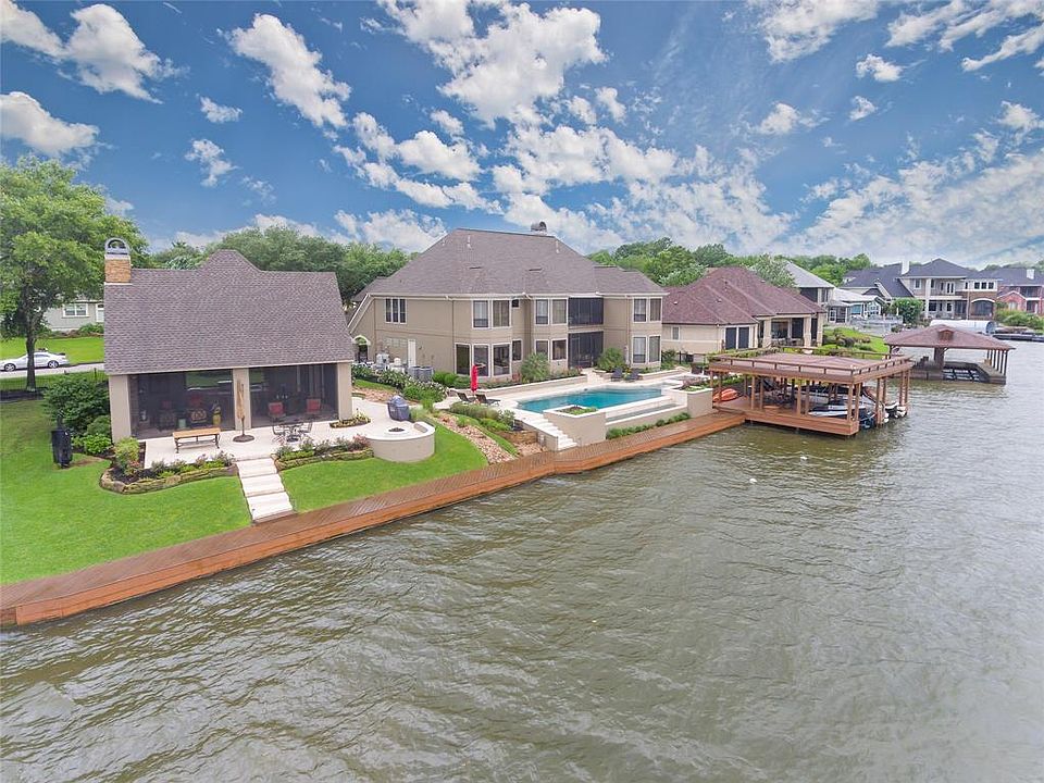 1st image of 385 Edgewood Dr