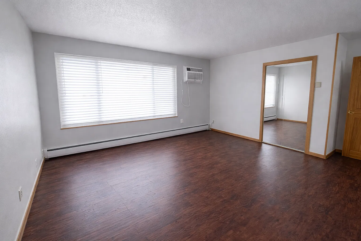 1 bed, $990 — Photo 3