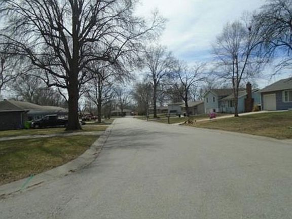 5th image of 2401 Hillside Dr