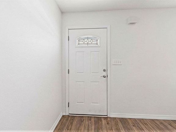 3rd image of 1815 Pointed Leaf Ln