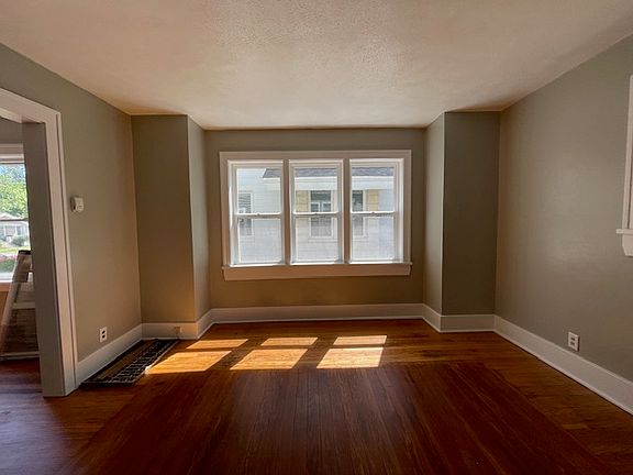 5th image of 306 E Ewing Ave