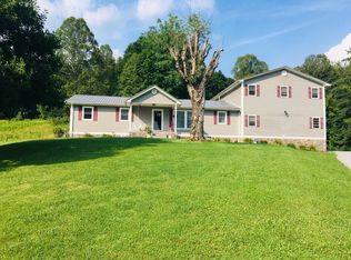 3124 Roundstone Rd, Big Stone Gap, VA 24219