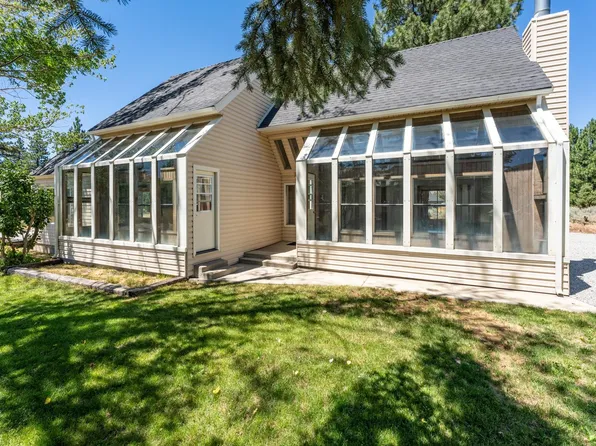 725 Roundup Dr, Loyalton, CA 96118