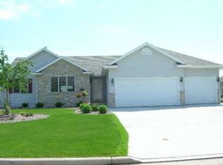 1634 Redwing Dr, Neenah, WI 54956