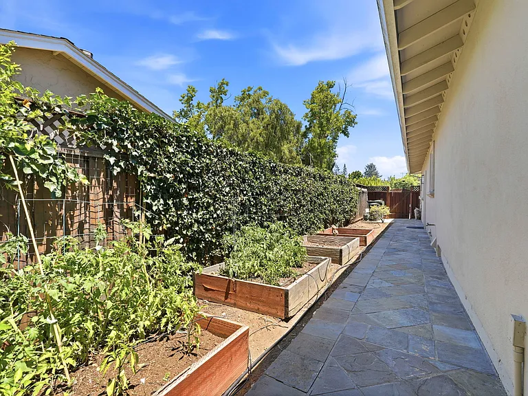 260 Chateau Dr — Photo 38