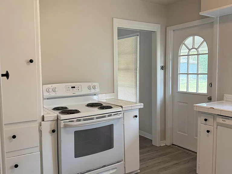1621 Pin Oak Ave — Photo 6