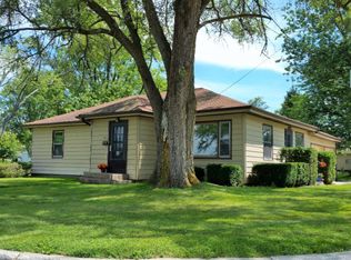 411 Sherwood Ave, Three Oaks, MI 49128