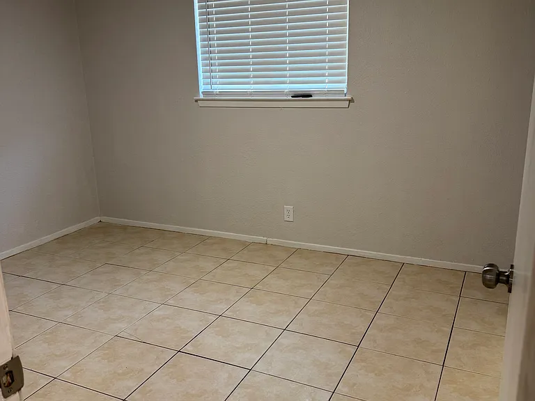 450 Mahota Dr — Photo 6