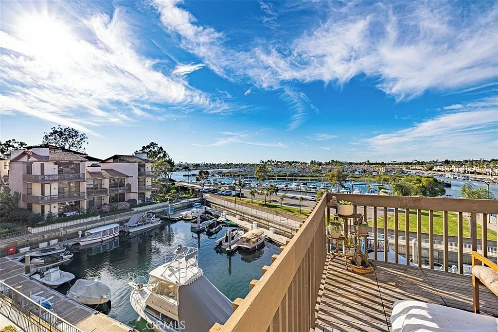 2 bed, 1650 sqft, $9,900 — Photo 2