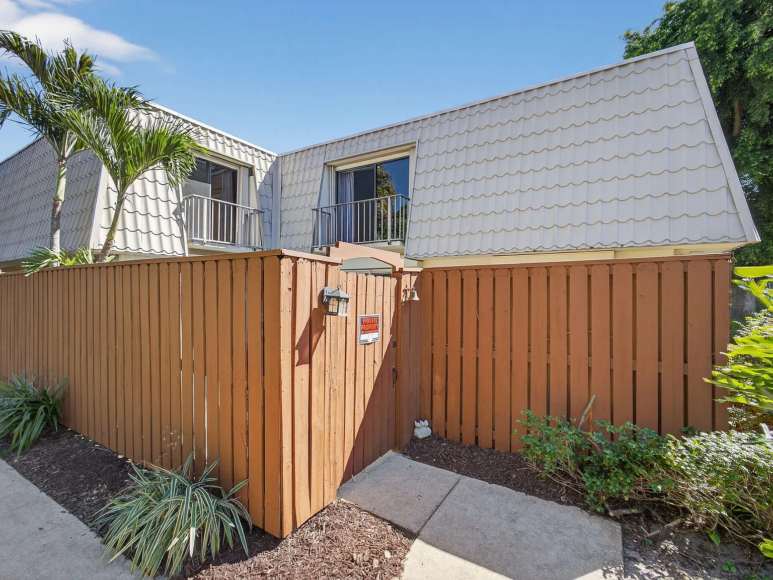 3 bed, 2.5 bath, 1686 sqft, $5,500 — Photo 1