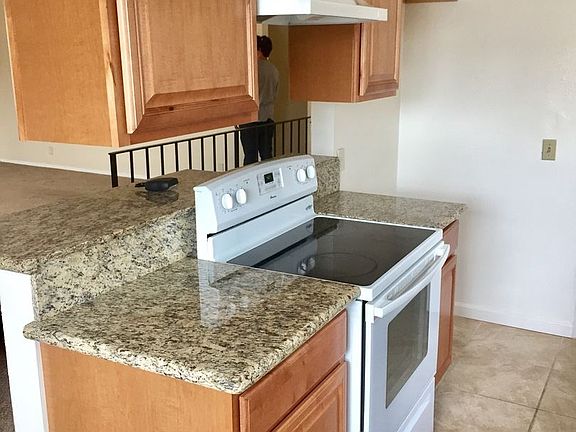 4th image of 625 Orizaba Ave APT 2