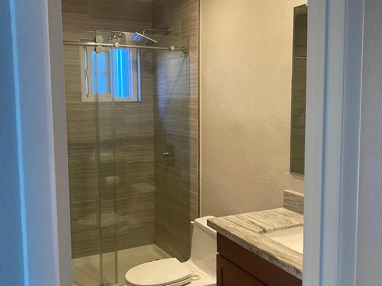 Master bathroom (attached to the master bedroom)