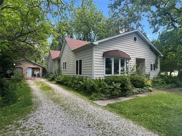 1201 E Main St, Staunton, IL 62088