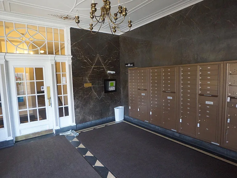 3330 N Lake Shore Dr — Photo 5