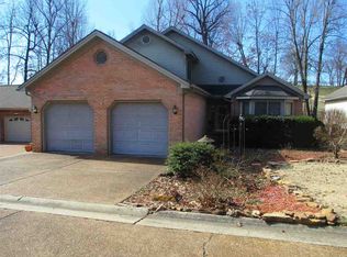 1135 Lakeview Dr, Paducah, KY 42003