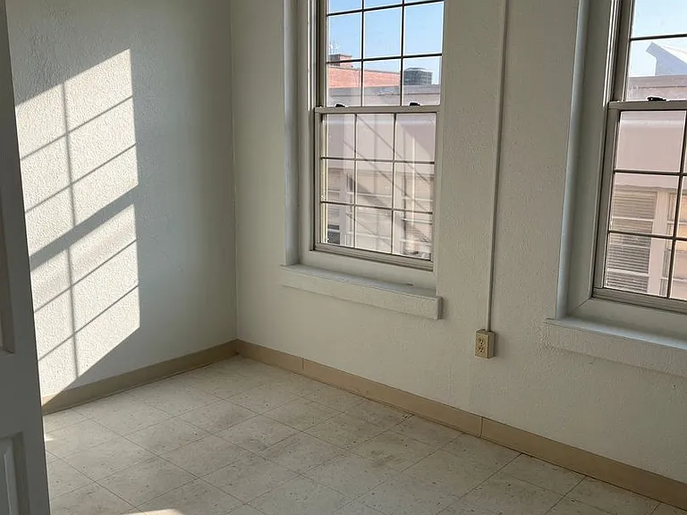 137 E Main St — Photo 5