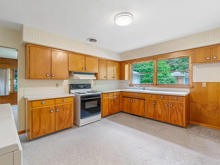1238 S Hill Dr — Photo 11