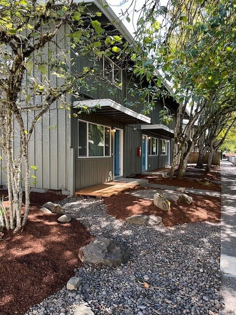 1716 Applegate St — Photo 1