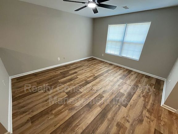 4th image of 1019 N Manor Dr