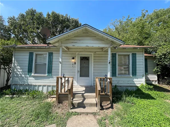 141 N Charles St, Elm Mott, TX 76640