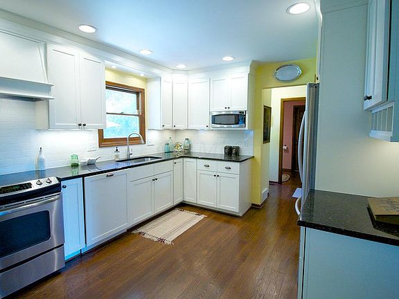 5th image of 3909 Driscoll Ct