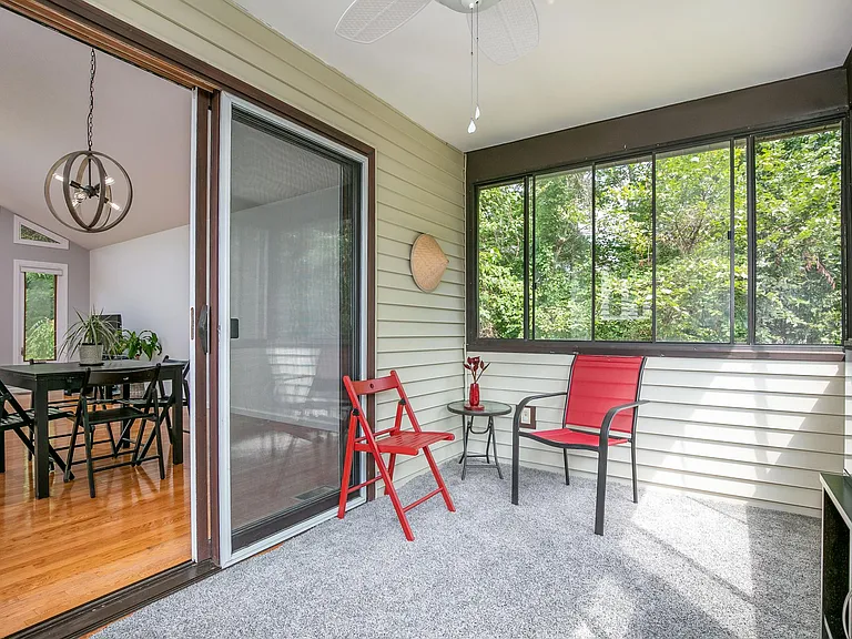 80 Lancaster Dr — Photo 10