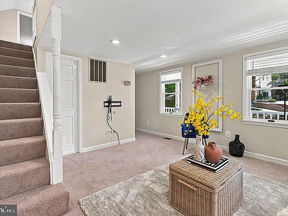 5th image of 26 Hillside Ave