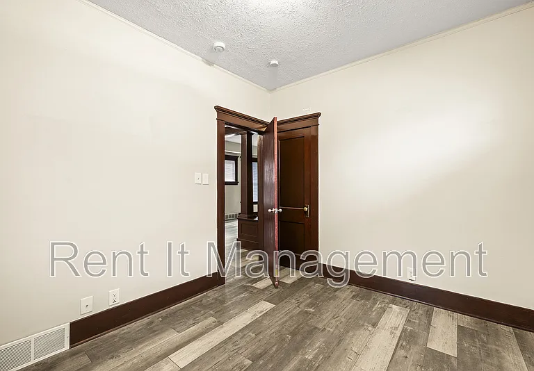 2816 N 19th Ave — Photo 4
