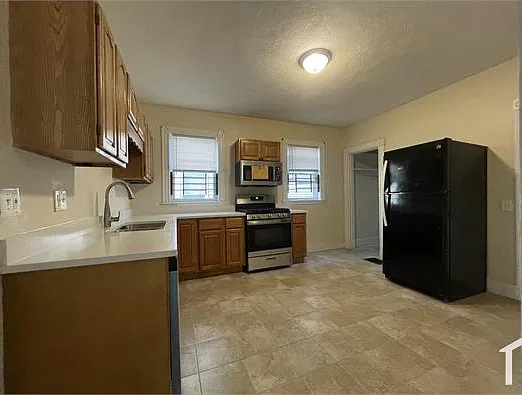 4 bed, 1200 sqft, $4,100 — Photo 3