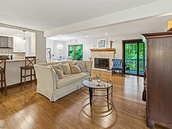 5th image of 42 Windward Way
