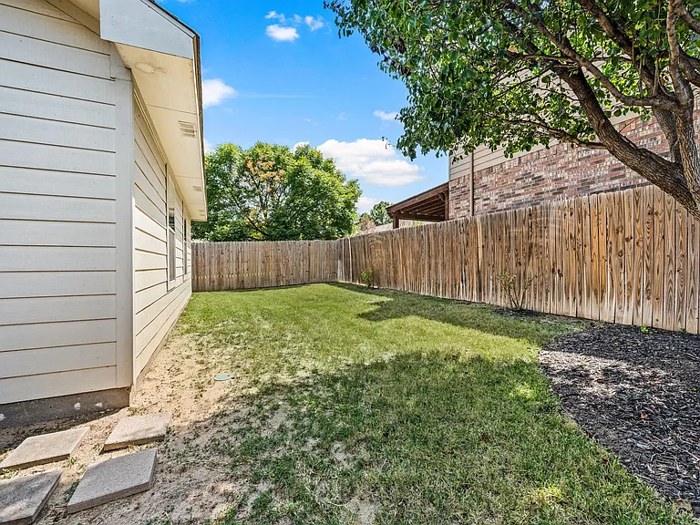 12113 Thicket Bend Dr — Photo 22