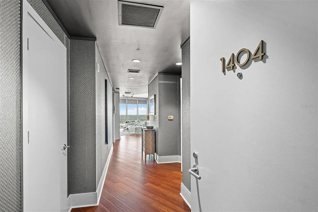 2 bed, 2.5 bath, 2000 sqft, $5,200 — Photo 3