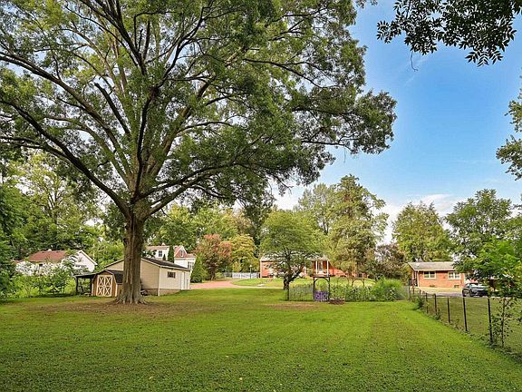 2nd image of 6509 Newburgh Rd