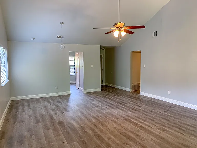 1604 Holstein Dr — Photo 7