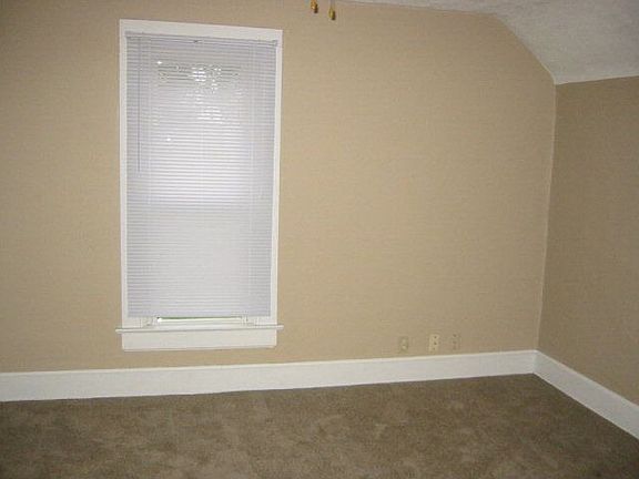 4th image of 466 Lawnsdale Ave