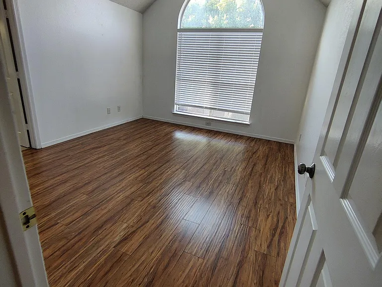 3037 Brookshire Dr — Photo 8