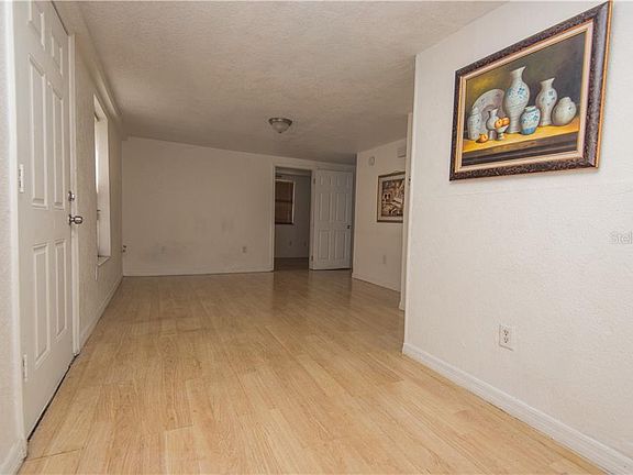 5th image of 411 Bassedena Cir S