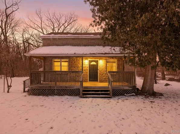 13574 Fairview Ct, Van Buren Township, MI 48111