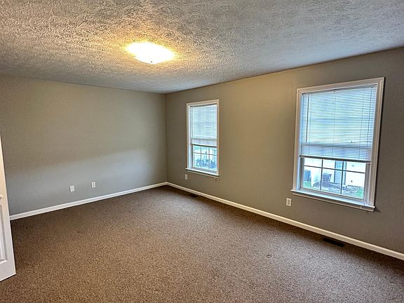 4th image of 932 Altamont Ct #3