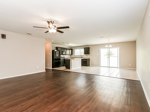 4th image of 3132 Middleview Rd