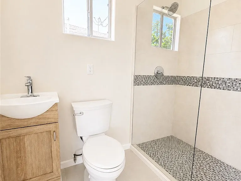 540 Crosby St — Photo 17